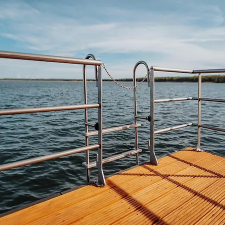 Hausboot Am Graebendorfer Hotel en barco Laasow