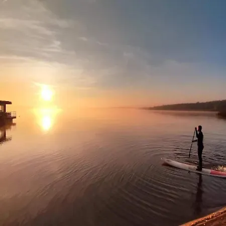 Hausboot Am Graebendorfer Hotel en barco Laasow
